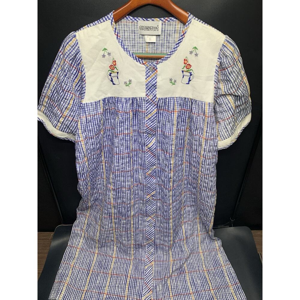 Vintage Crowntuft Housecoat Dress Nightgown Large Embroidered Floral Snap Up. A3